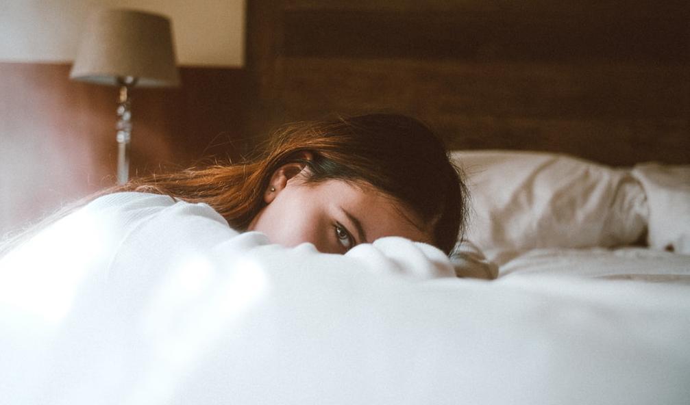 Att få kramper i benen på natten kan både göra fruktansvärt ont, och göra en sömnlös, men det finns saker man kan göra för att lindra eller slippa dem fullständigt. Foto: Bruno van der Kraan