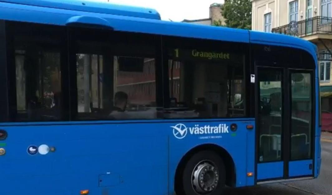 
Busschaufförer i Västra Götaland har tröttnat på hotfulla resenärer som vägrar att betala. Nu har man start en namninsamling. Foto: Skärmdump/SVT                                                