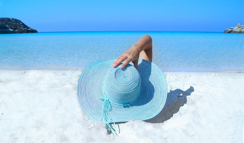 När huden blir röd av solen har den i olika grad blivit bränd, och en inflammation uppstår i huden. Det kan leda till sjukdom, åldrande hud och rynkor. Därför är det viktigt att inte sola för mycket.