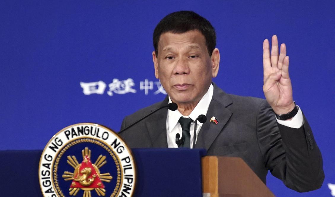 Filippinernas president Rodrigo Duterte hotar sina motståndare med fängelse. Foto: Eugene Hoshiko/AP/TT-arkivbild