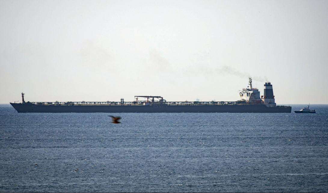 Den iranska oljetankern Grace 1 hålls kvar i Gibraltar med hänvisning till EU:s sanktioner. Foto: Marcos Moreno/AP/TT-arkivbild