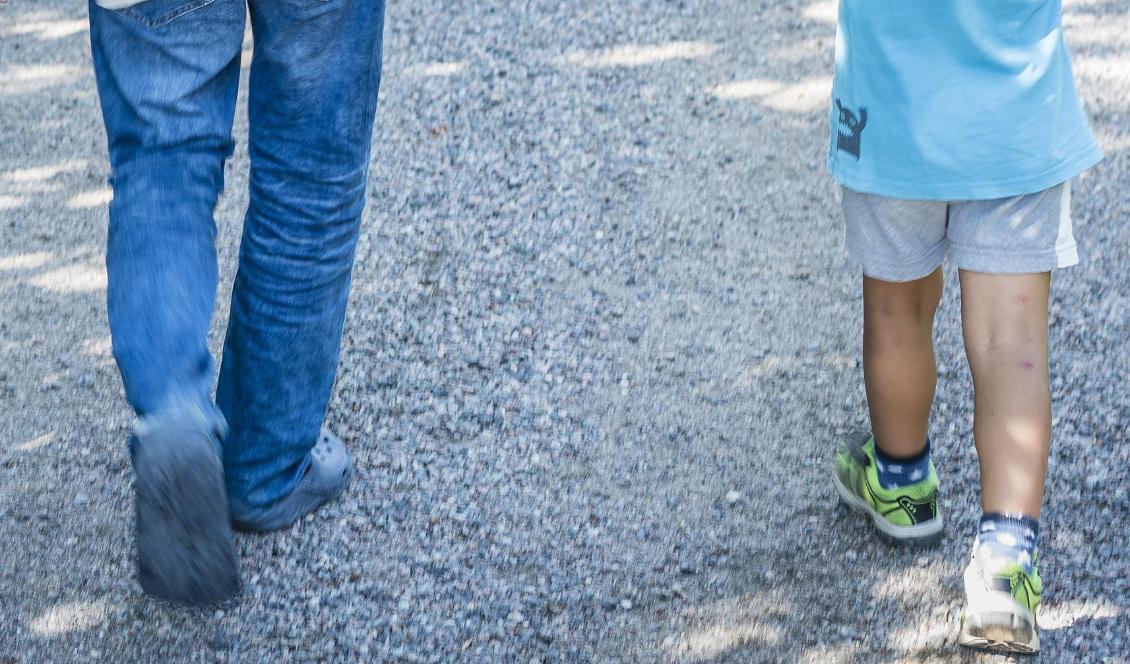 Fem barn i Skåne har hållits helt isolerade från omvärlden av sina föräldrar. Barnen på bilden har inget med texten att göra. Foto: Henrik Holmberg/TT-arkivbild
