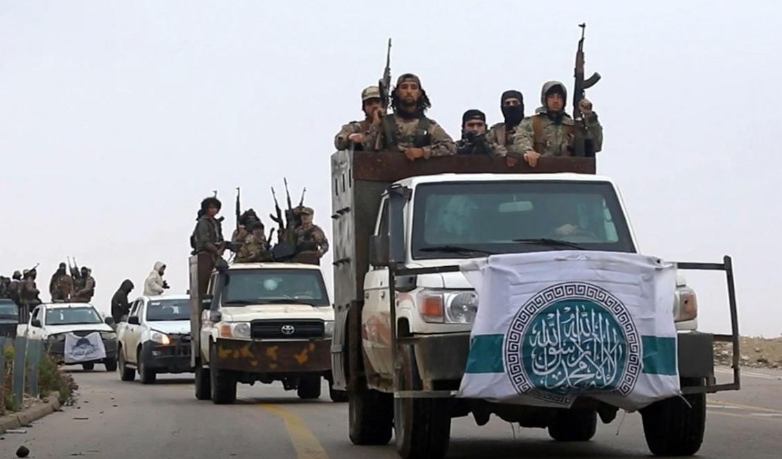 Jihadistiska rebeller från Hayat Tahrir al-Sham (HTS) har gått till motattack mot syriska regeringssoldater i Hamaprovinsen. Bilden är tagen i ett annat sammanhang. Foto: Al-Qaidakopplade medieorganet Ibaa via AP/TT-arkivbild