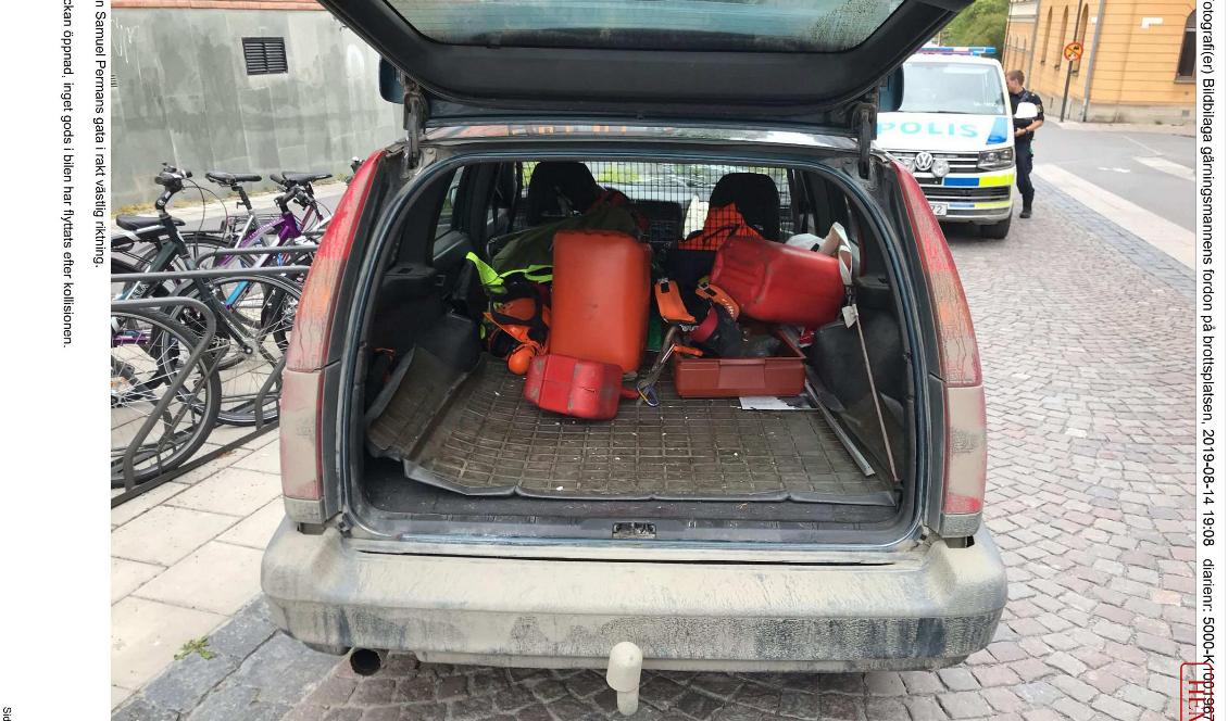 Bild på bilen som mannen körde i samband med gripandet. Foto: Polisen