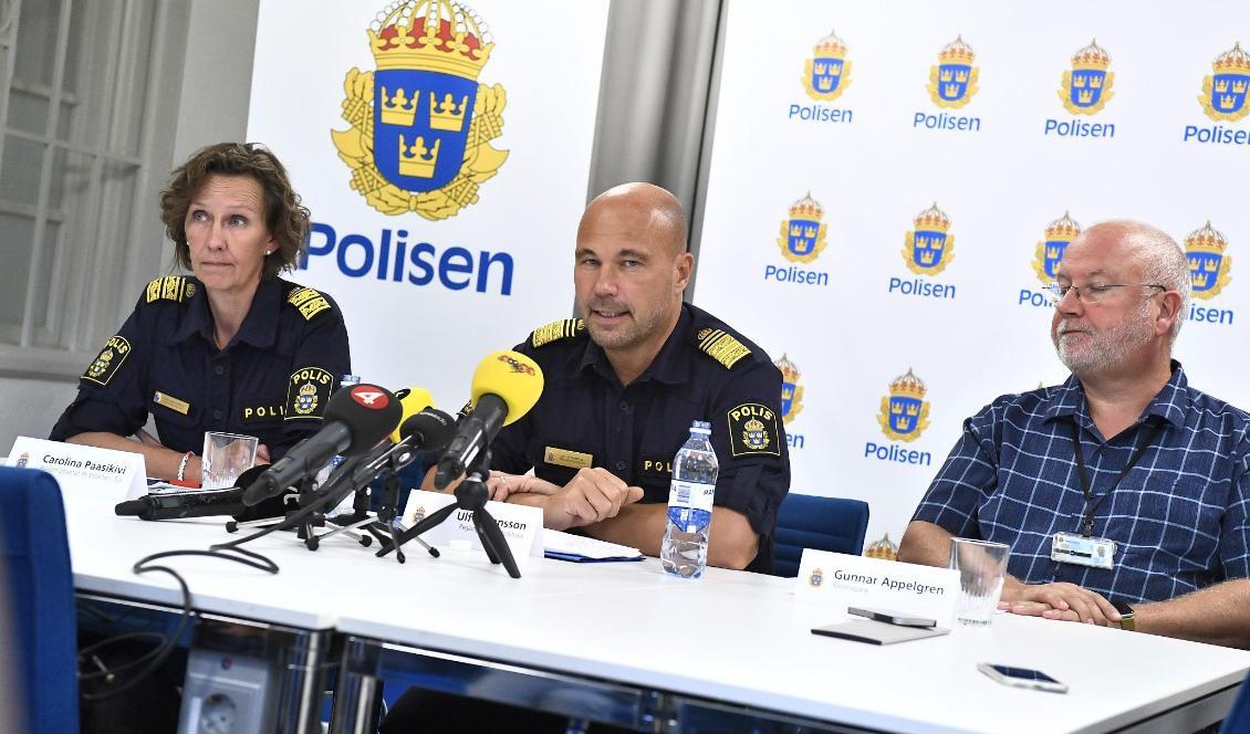 Polisområdeschef Carolina Paasikivi, regionpolischef Ulf Johansson och poliskommissarie Gunnar Appelgren. Foto: Claudio Bresciani/TT