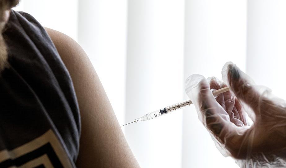 Alla vaccinationer ska samlas på ett och samma ställe, om regeringen får som de vill. Gorm Kallestad/NTB/TT-arkivbild