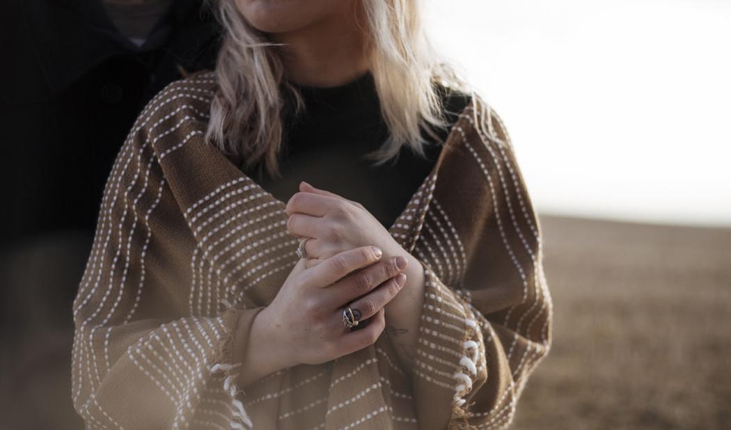 Om du brukar ha värk i kroppen så kan det vara bra att ta det lugnare på fuktiga, blåsiga och kalla dagar. Foto: Priscilla Du Preez