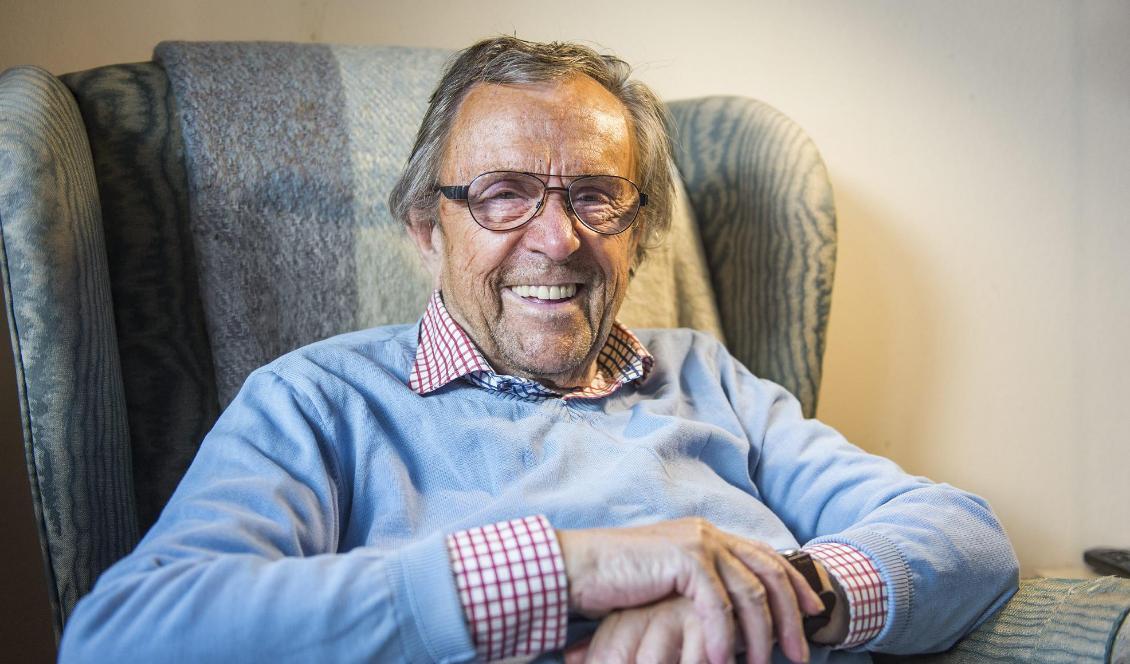 

Arne Weise, fotograferad i sin lägenhet inför 85-årsdagen 2015. Foto: Nora Lorek/TT-arkivbild                                                                                                