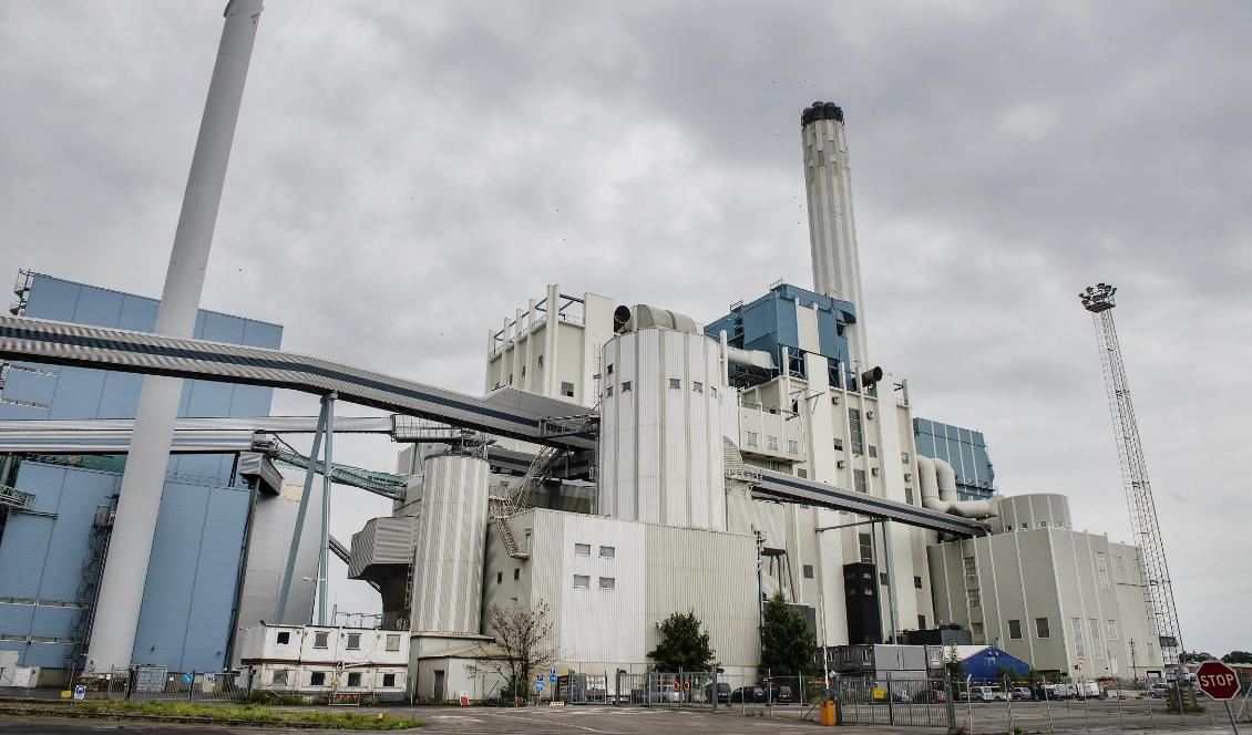 I Mälarenergis kraftvärmeverk i Västerås skapas energi och värme genom att elda hushållssopor. För att tillfredställa efterfrågan importeras även avfall från utlandet. Foto: Pi Frisk/SvD/TT-arkivbild