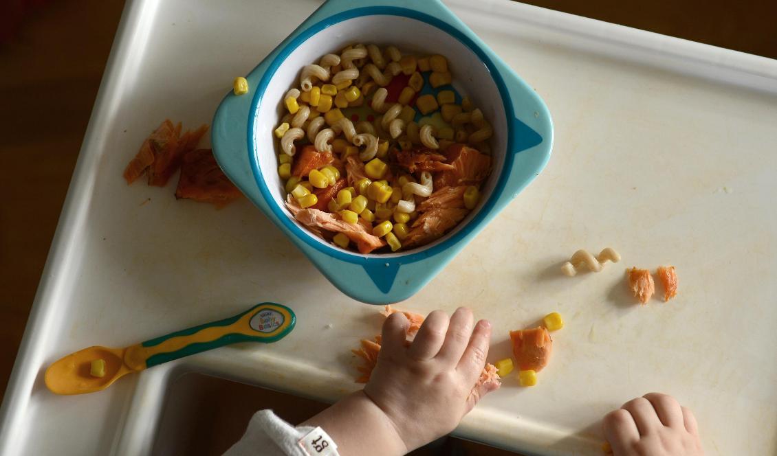 Barnmat som säljs i Europa innehåller för mycket socker och innehåller mer än vad som är hälsosamt för de allra yngsta barnen, enligt WHO. Foto: Fredrik Sandberg/TT-arkivbild