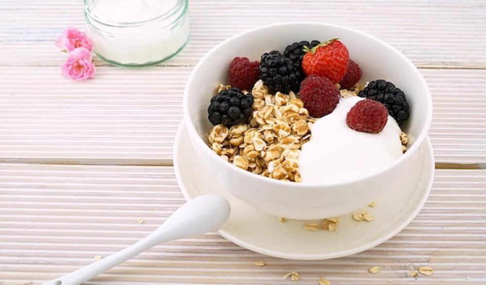 Havre innehåller en mängd näringsämnen som stärker och skyddar hälsan. Ät den som gröt eller flingor till frukost. Man kan också ha det i bröd och efterrätter.