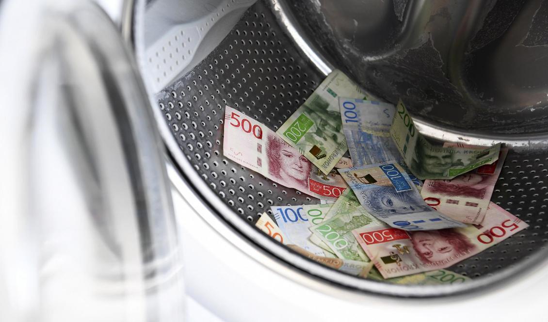 Penningtvätt är ofta en förutsättning för att kunna investera brottsvinster i den legala sektorn, skriver myndigheterna i sin senaste lägesrapport. Foto: Fredrik Sandberg/TT-arkivbild