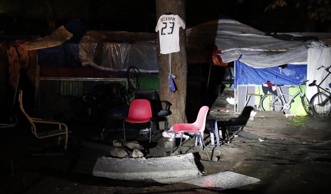 En liknande utrymning gjordes i ett betydligt större läger intill Porte de la Chapelle för tre veckor sedan. Då utrymdes över 1 500 migranter, enligt polisen. Foto: Francois Mori/AP/TT