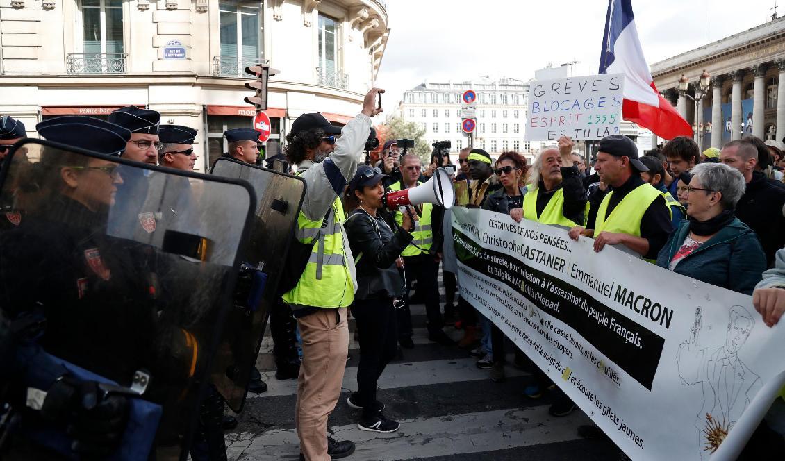 Protesrörelsen Gula västarna protesterade i Paris – men också i Toulouse – under lördagen. Foto: Zakaria Abdelkafi/AFP/TT