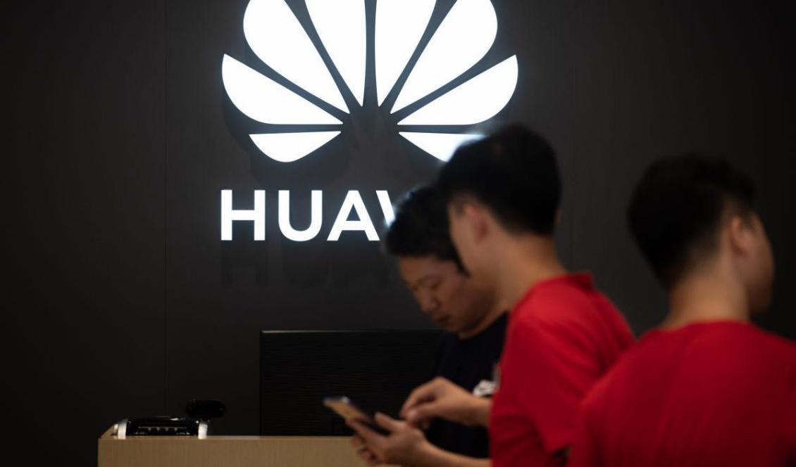 Anställda i en Huawei-butik i Dongguan, Kina, den 9 augusti 2019. Foto: Fred DufourAFP/Getty Images