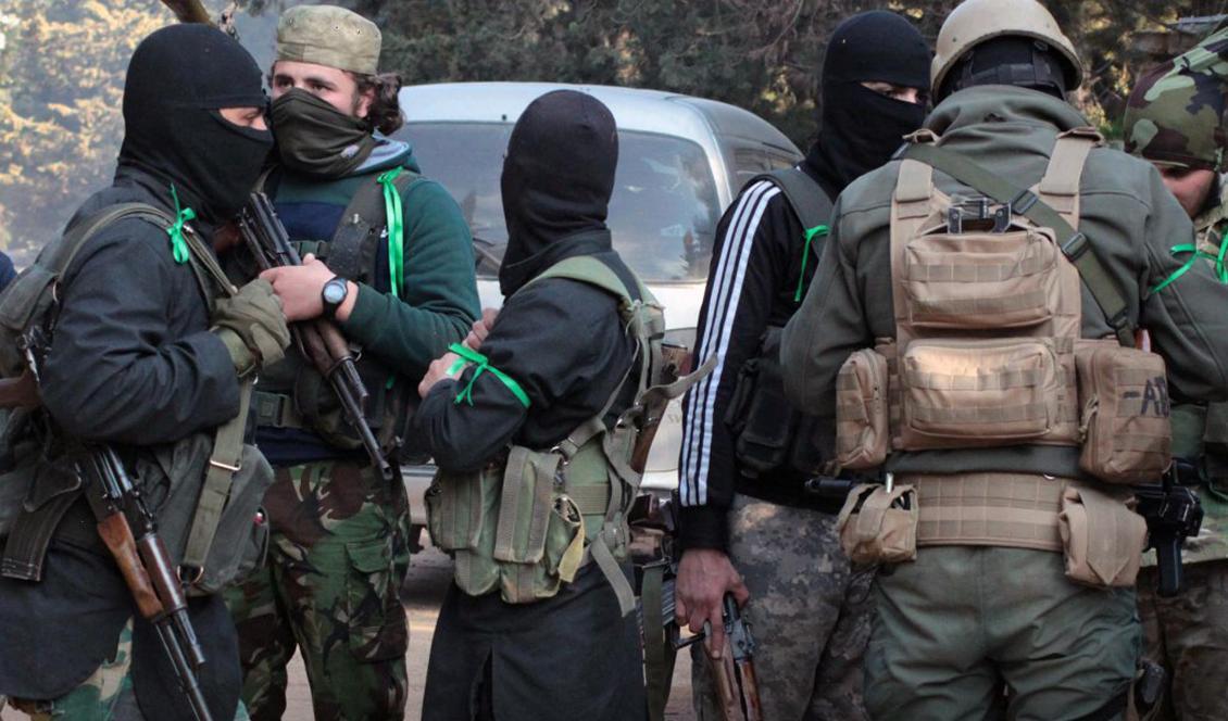 Medlemmar i den syriska jihadistalliansen Jabhat al-Nusra. Organisationen kallar sig numera för Hayat Tahrir al-Sham. Foto: TT-arkivbild