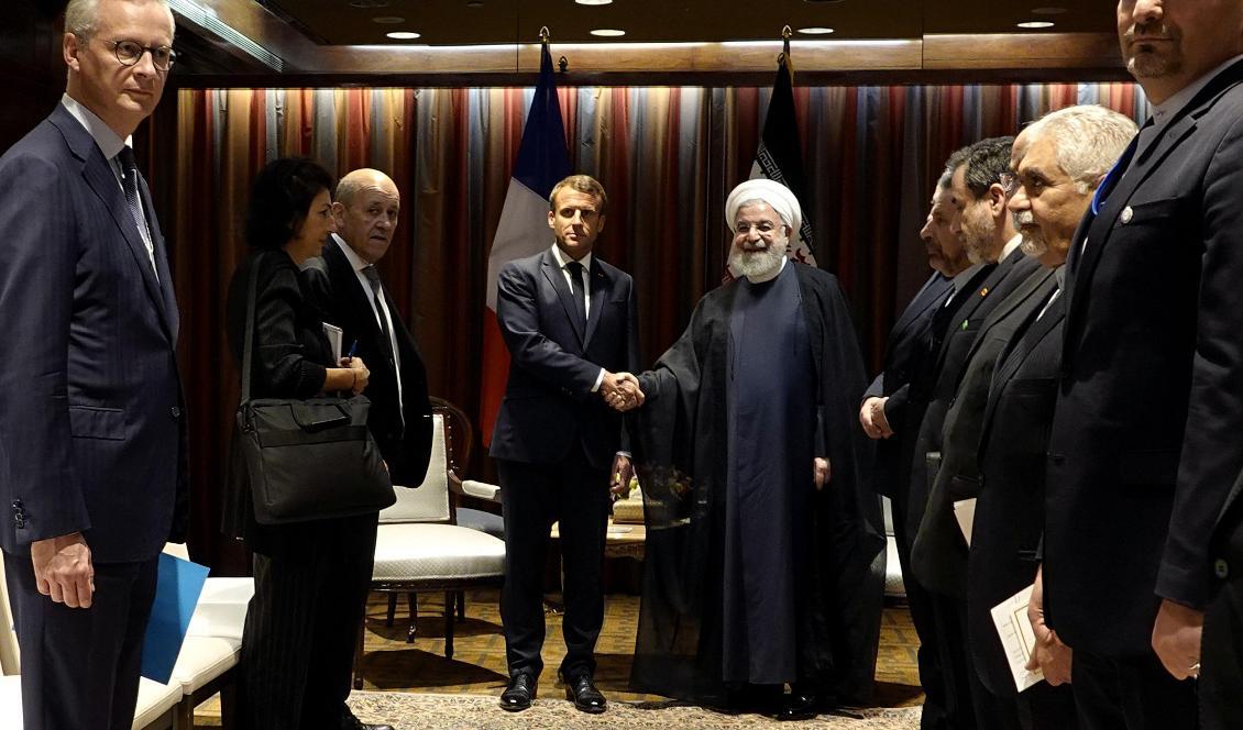 Frankrikes president Emmanuel Macron och Irans president Hassan Rohani möttes på nytt på tisdagen. Foto: Irans presidentstab/AP/TT