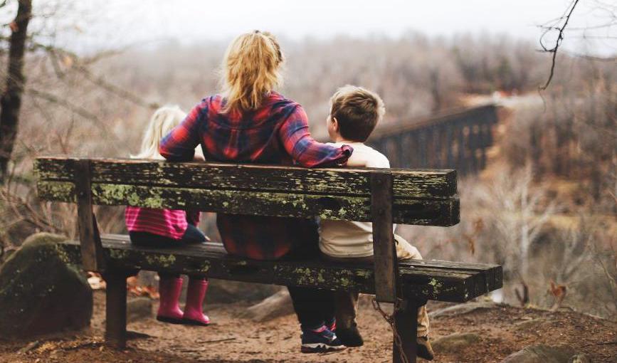 Barn kan betyda så mycket för sina föräldrar, men ibland kan det göra det svårt att hålla isär fakta från känsloladdad fiktion. Foto: Benjamin Manley