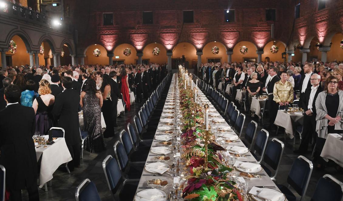 Honnörsbordet inför Nobelbanketten i Stadshuset i Stockholm, där SD:s partiledare Jimmie Åkesson inte kommer att sitta. Foto: Fredrik Sandberg/TT-arkivbild