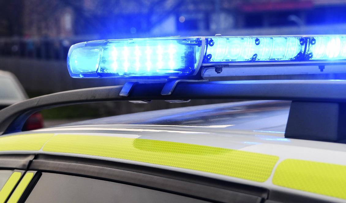 En polispatrull fick sten och smällare kastade mot sig under ett rutinärende i Nödinge. Foto: Johan Nilsson/TT