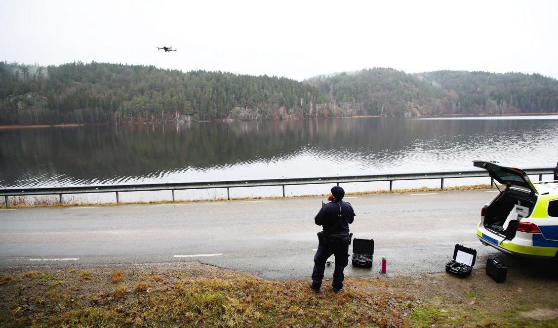 Polisen har de senaste dagarna sökt efter 17-åringen med hjälp av bland annat drönare. Efter onsdagens insatser i Ljungskile koncentreras insatsen nu till Uddevalla. Foto: Adam Ihse/TT-arkivbild