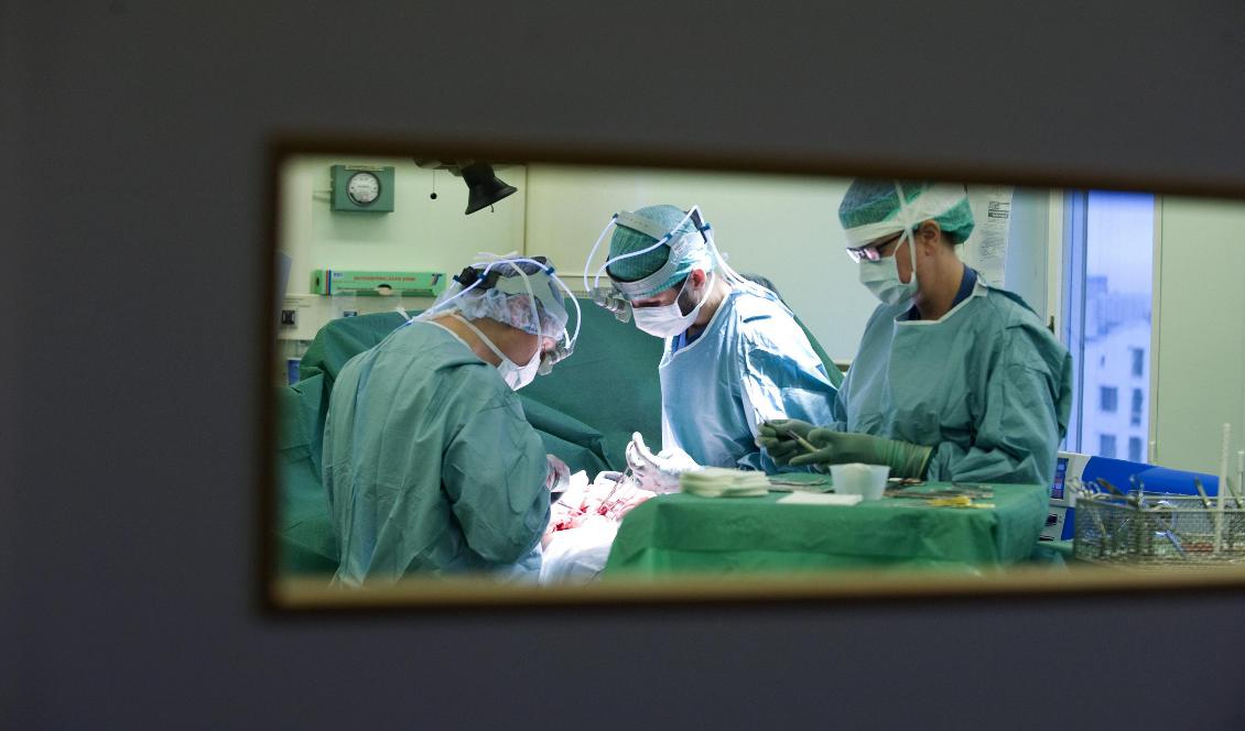 Operationer har ställts in på grund av materialbristen. Foto: Bertil Ericson/TT-arkivbild