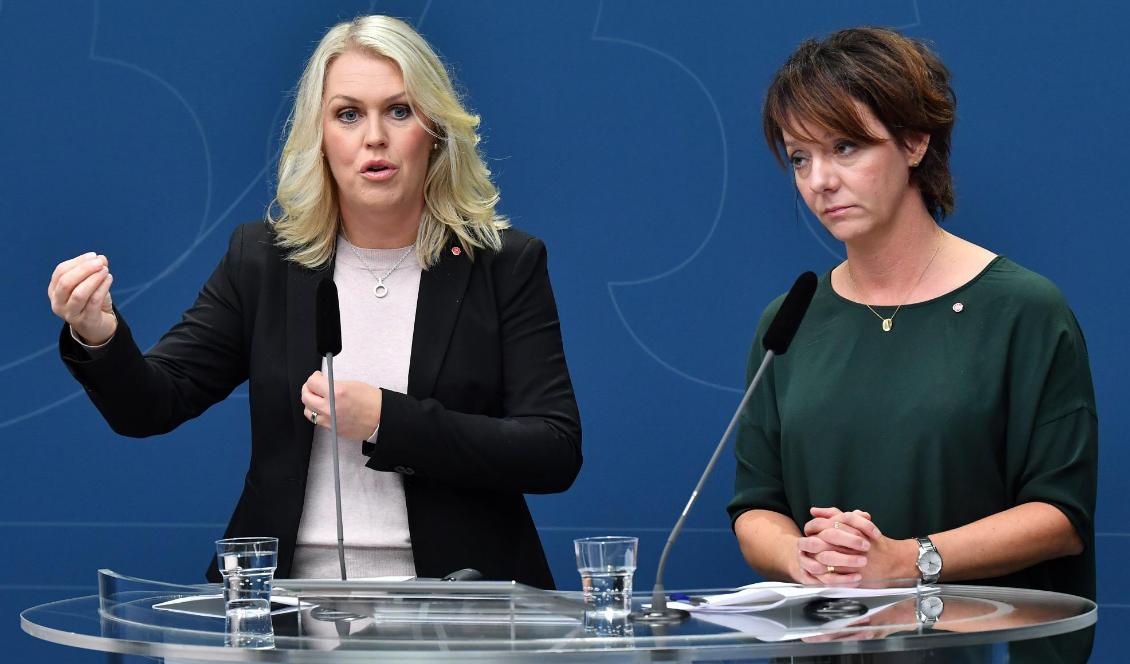 Socialminister Lena Hallengren (S) och Matilda Ernkrans (S), minister för högre utbildning och forskning, under pressträffen om det nya vårdkompetensrådet. Foto: Jonas Ekströmer/TT