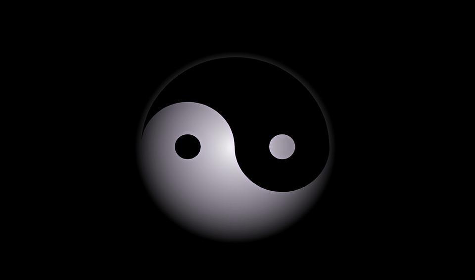 

Yin och Yang principen återfinns i den traditionella österländska kulturen. Det är två krafter som är varandras motsatser, men som ändå inte kan existera utan varandra. När de befinner sig i balans skapas harmoni.                                                                                            