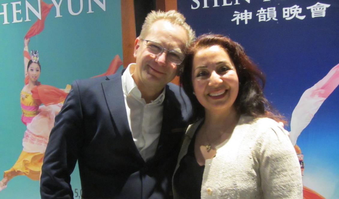 Patrik Jalkell och Mojgan Zareinjead efter Shen Yuns tredje föreställning i Stockholm, 4 januari 2020. Foto: Susanne W Lamm