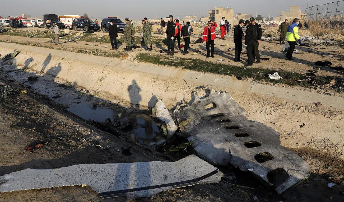 Ett passagerarflygplan kraschade utanför Irans huvudstad Teheran på onsdagen. Stora spänningar finns i regionen på grund av konflikten mellan USA och Iran. Foto: Ebrahim Noroozi/AP/TT-arkivbild