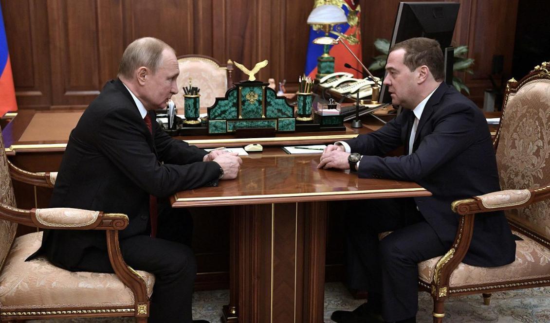 Rysslands president Vladimir Putin och premiärminister Dmitrij Medvedev. Foto: Alexei Nikolsky/Sputnik, Kremlin Pool Photo via AP/TT