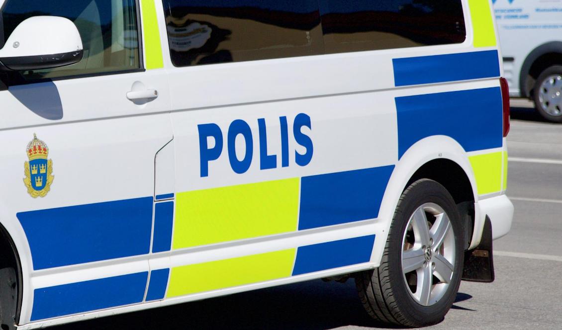 En bil sattes i brand i det utsatta området Kronogården i Trollhättan på måndagskvällen. Foto: Epoch Times-arkivbild