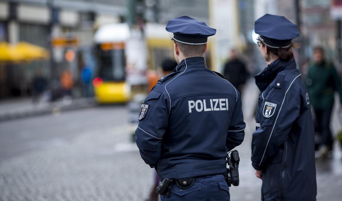Poliser vid Alexanderplatz i Berlin i Tyskland den 15 december 2017. Foto: Carsten Koall/Getty Images