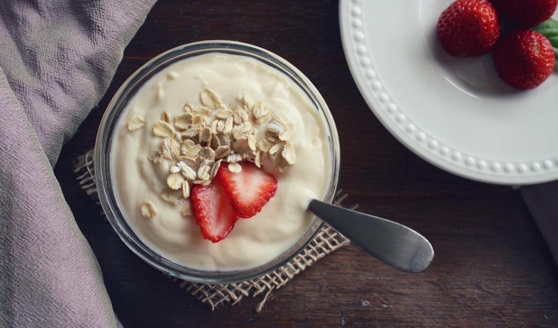 En bra start på morgonen. Yoghurtens mjölksyrabakterier liksom havren är bra för magen. Foto: Aline Ponce