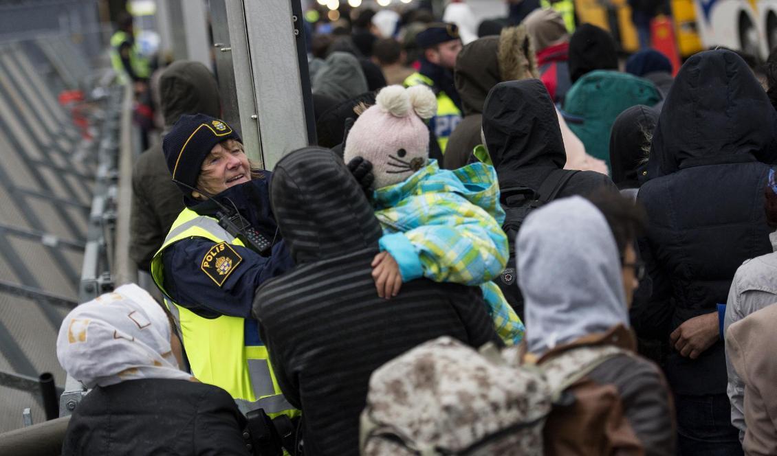 Asylsökande på Hyllie station i Malmö under flyktingkrisen hösten 2015. Foto: Johan Nilsson/TT-arkivbild