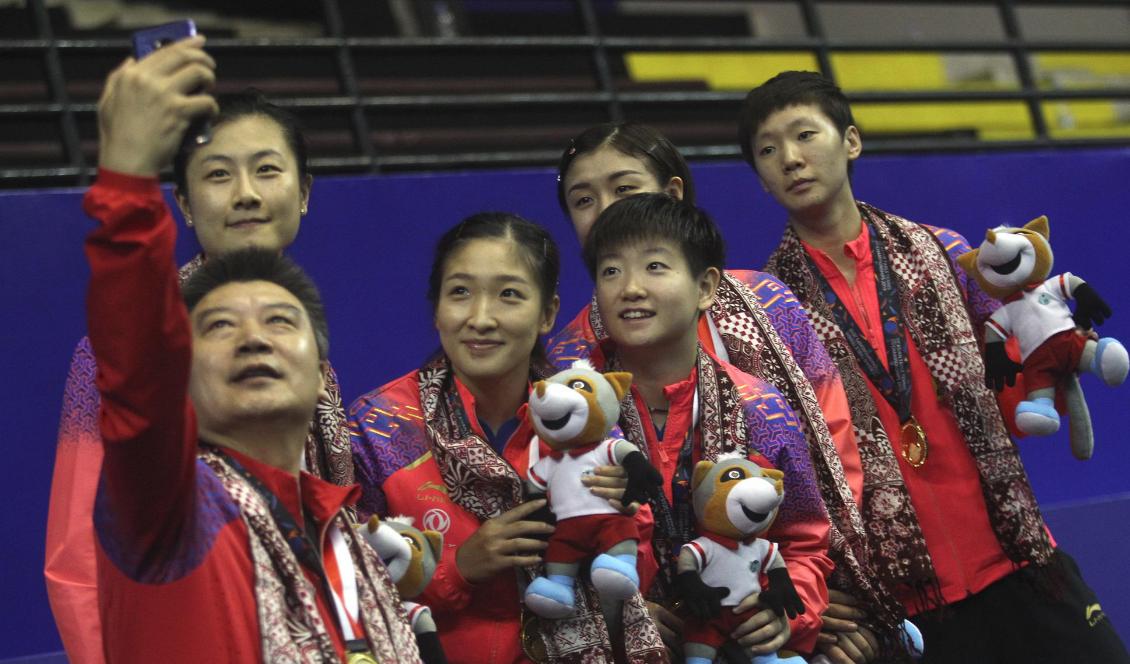 Delar av Kinas bordtennislandslag. Foto: Kalandra/AP/TT-arkivbild