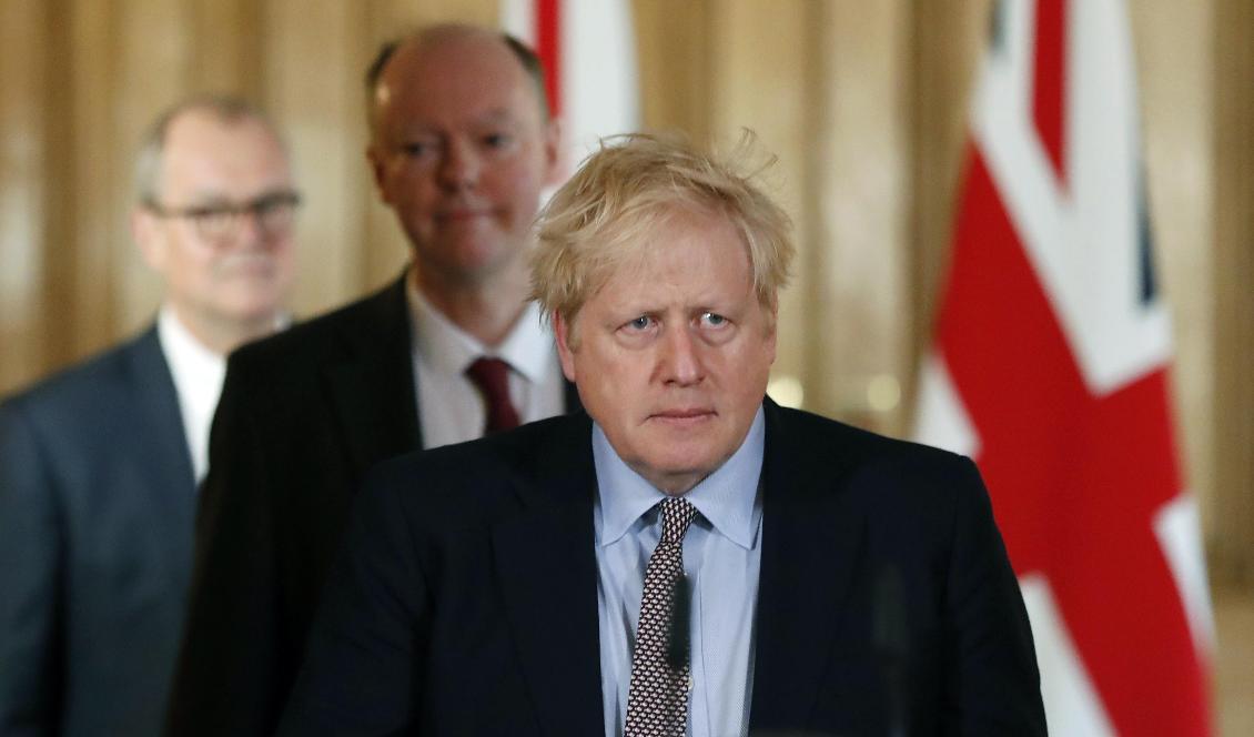 Premiärminister Boris Johnson förbereder britterna på svåra tider i virusutbrottets spår. Foto: Frank Augstein/AP/TT-arkivbild