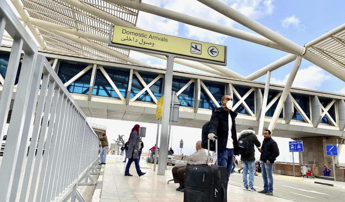 Ett nattligt utegångsförbud införs i Egypten. Förra veckan stoppades alla flyg till och från landet. Arkivbild från den 19 mars. Foto: Nariman El-Mofty/AP/TT