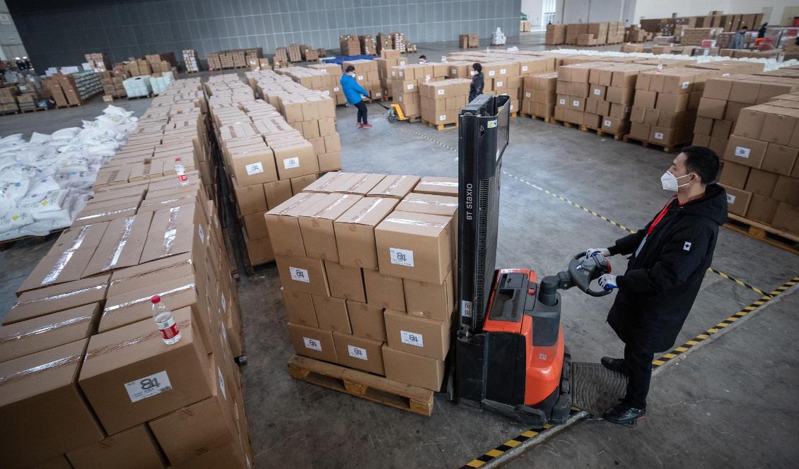 Medicinsk utrustning i en lagerlokal i Wuhan i Kina. Foto: STR/AFP via Getty Images