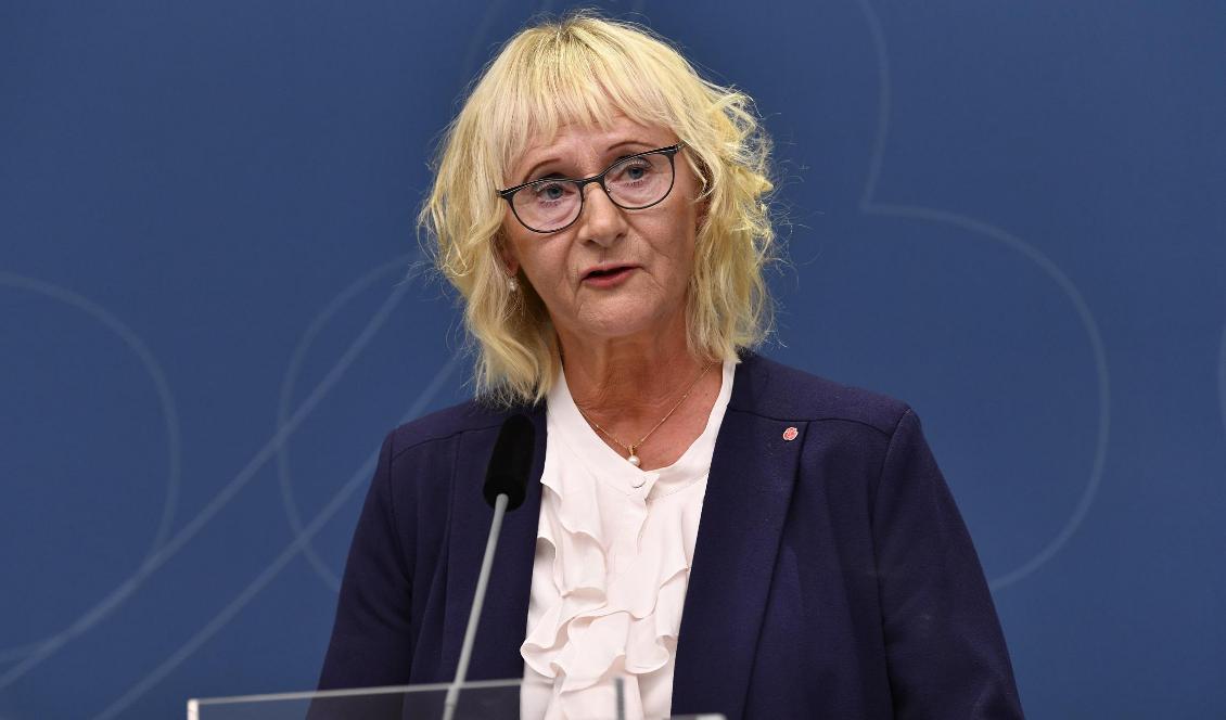 Civilminister Lena Micko (S) vill förenkla byråkratin för landets kommuner så att de kan rikta mer fokus på att hantera coronakrisen. Foto: Henrik Montgomery/TT-arkivbild