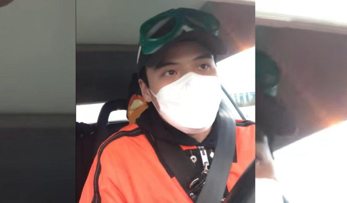 Li Zehua, 25, tidigare medarbetare vid statliga tv-nätverket CCTV, under en livesändning den 26 februari 2020. Foto: Skärmavbild