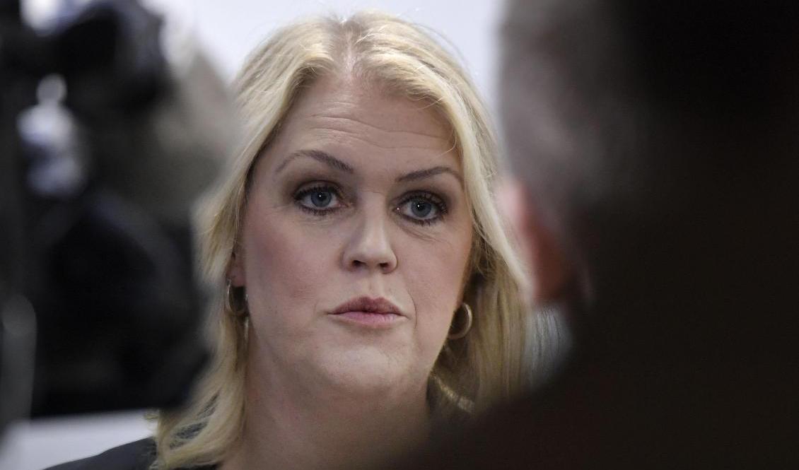 Socialminister Lena Hallengren (S) arbetar med förslag för att förlänga högkostnadsskyddet i tandvården så att inställda behandlingar i virustid inte ska leda till att patienter får betala tusentals kronor mer. Foto: Janerik Henriksson/TT-arkivbild