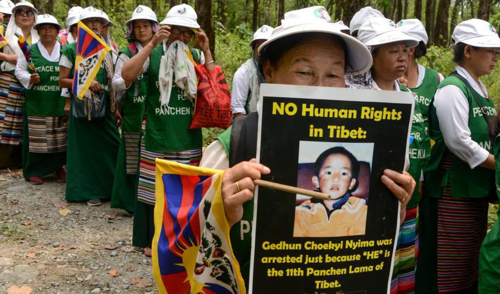 Tibetanska kvinnor demonstrerar i Indien mot bortförandet av den 11 Panchen Lama, 29 april 2019. Arkivbild. Foto: Diptendu Dutta/AFP via Getty Images