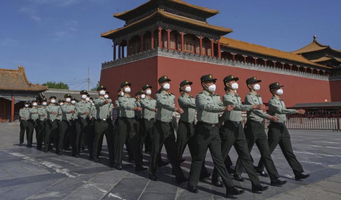 Paramilitär polis marscherar utanför den förbjudna staden, nära Himmelska fridens torg i Peking, Kina den 20 maj 2020. Foto: Kevin Frayer, Getty Images