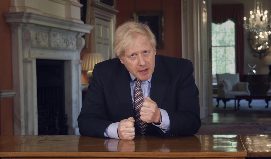 Storbritanniens premiärminister Boris Johnson höll ett tv-tal om nedstängningen på söndagskvällen. Foto: Downing Street Pool/AP/TT