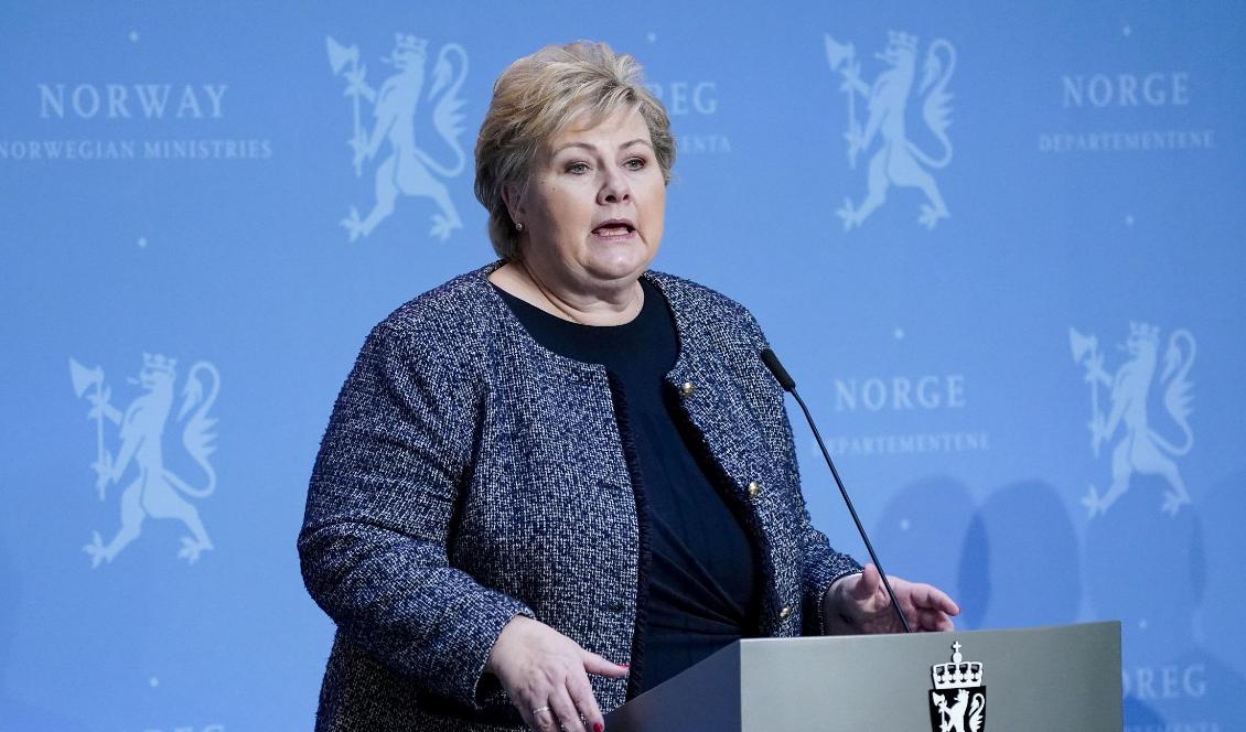 Norges statsminister Erna Solberg under regeringens dagliga presskonferens på fredagen. Foto: Lise Åserud