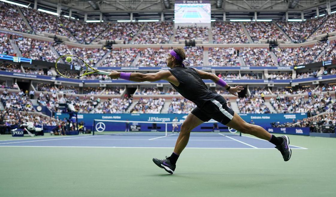 Det var fullsatt på Arthur Ashe Stadium när Rafael Nadal säkrade US Open-titeln i fjol. I årets turnering kommer det att vara tomt på läktarna. Foto: Eduardo Munoz Alvarez/AP/TT-arkivbild