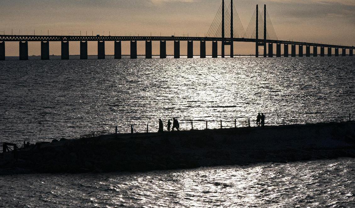 Det blir fortsatt skralt med resande över Öresundsbron. Smittläget i Skåne anses vara för högt, liksom nästan hela övriga Sverige, enligt danska myndigheter. Foto: Johan Nilsson/TT-arkivbild
