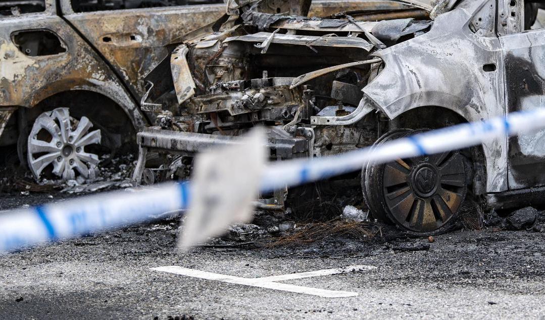 Flera bilar har brunnit på flera platser i Skåne under natten mot söndagen. Foto: Johan Nilsson/TT-arkivbild