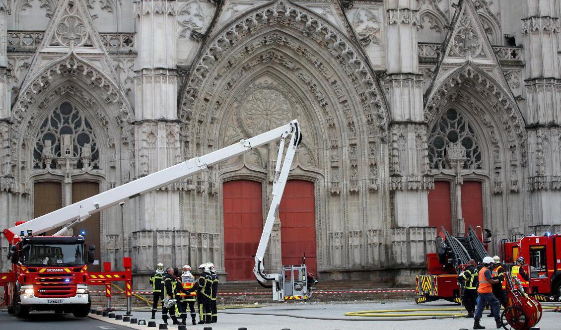 



Brandmän försöker bekämpa branden vid katedralen i Nantes. Foto: Stephane Mahe/Reuters/TT                                                                                                                                                                                